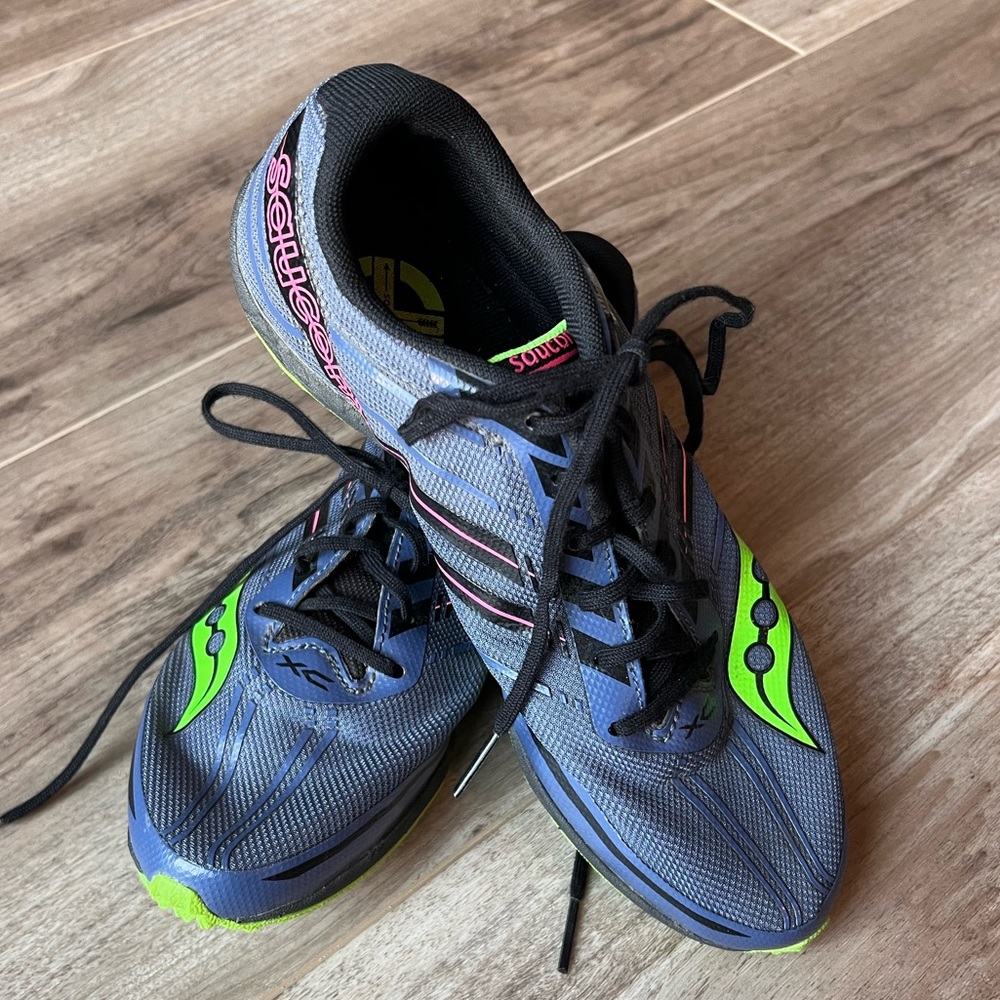 Saucony spike running shoes size 8.5